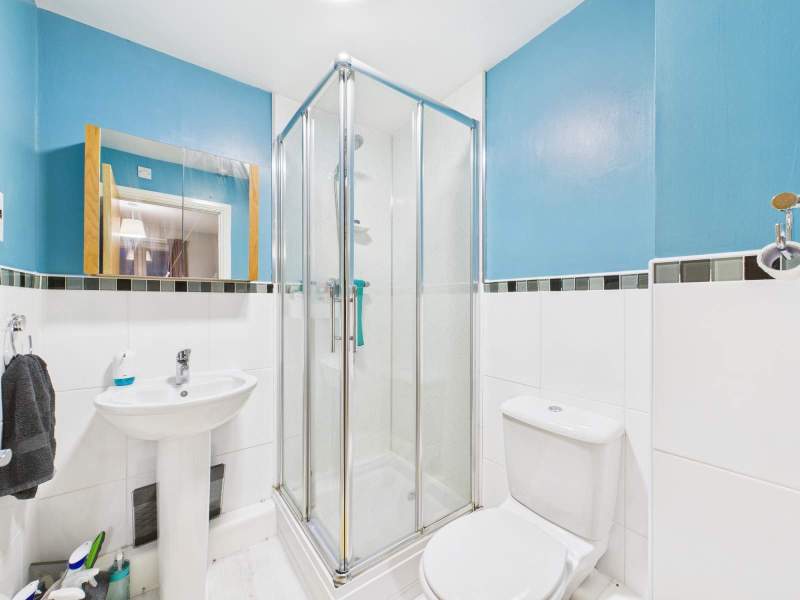 En Suite Shower Room to Bedroom 1