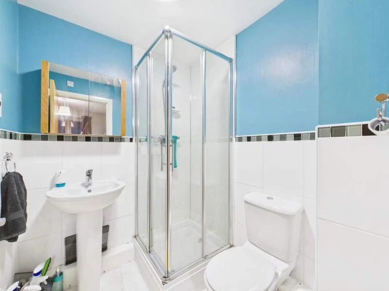 En Suite Shower Room to Bedroom 1