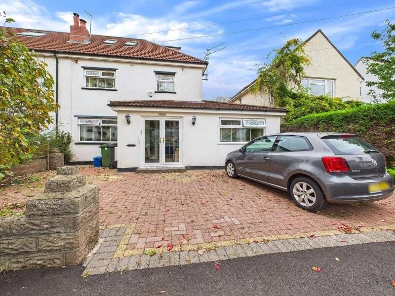 Driveway & Front Entrance