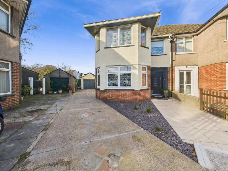 Driveway & Front Entrance