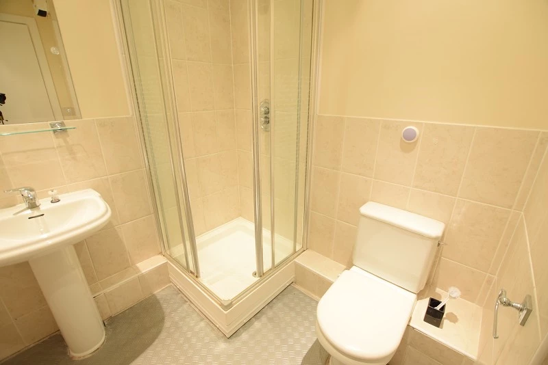 En Suite Shower Room to Bedroom 1