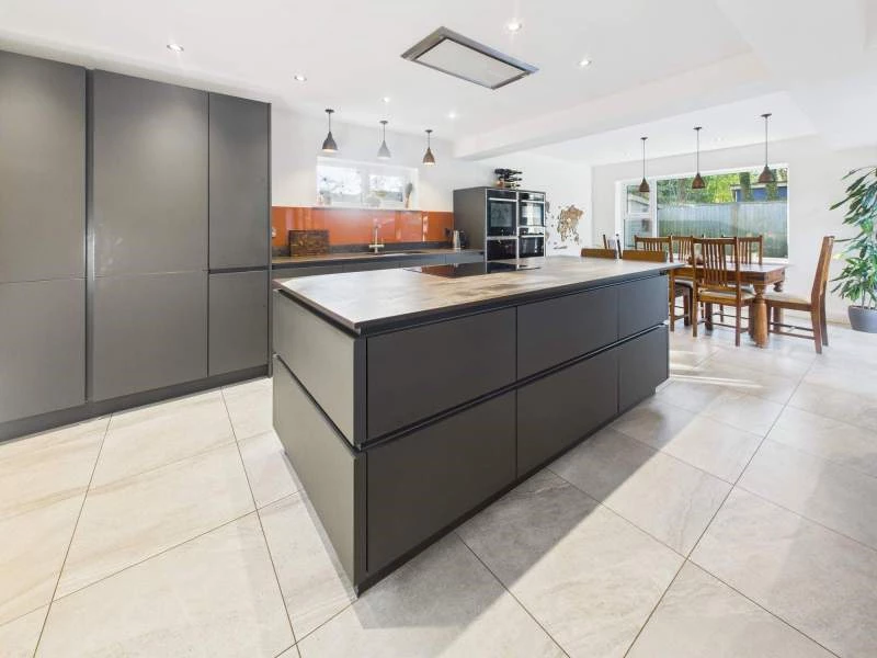 Kitchen/Breakfast Area