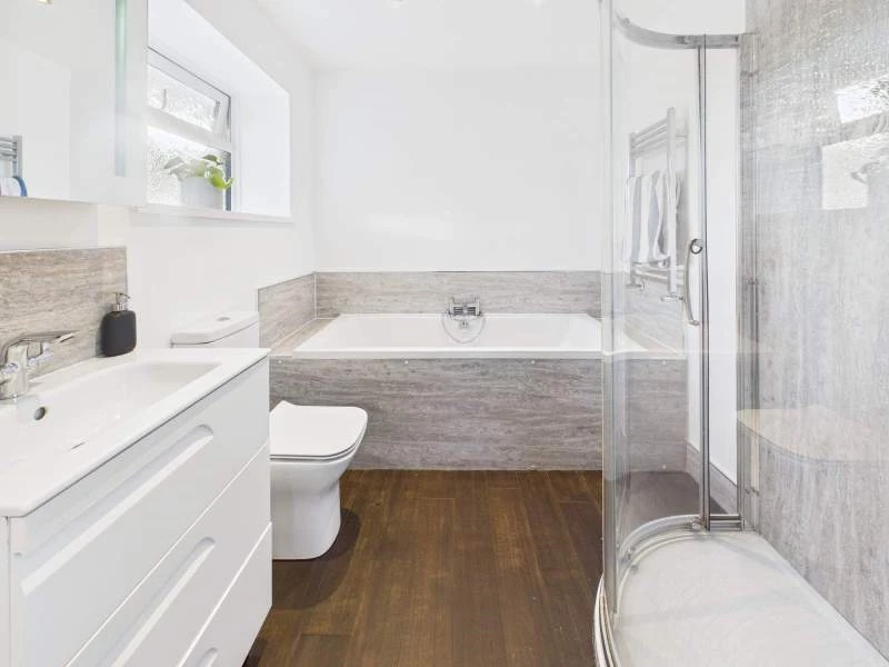 Bath/Shower Room