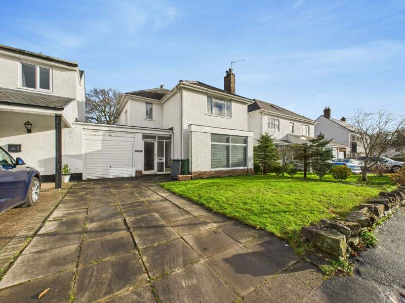 Driveway & Front Entrance