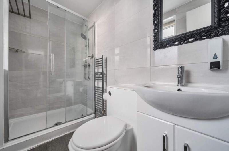 En Suite Shower Room to Bedroom 2