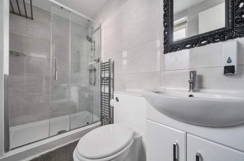 En Suite Shower Room to Bedroom 2