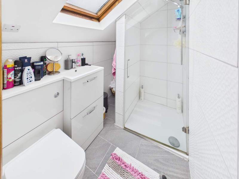 En Suite Shower Room to Bedroom 1