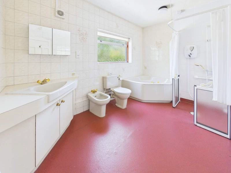 Bath/Shower Room