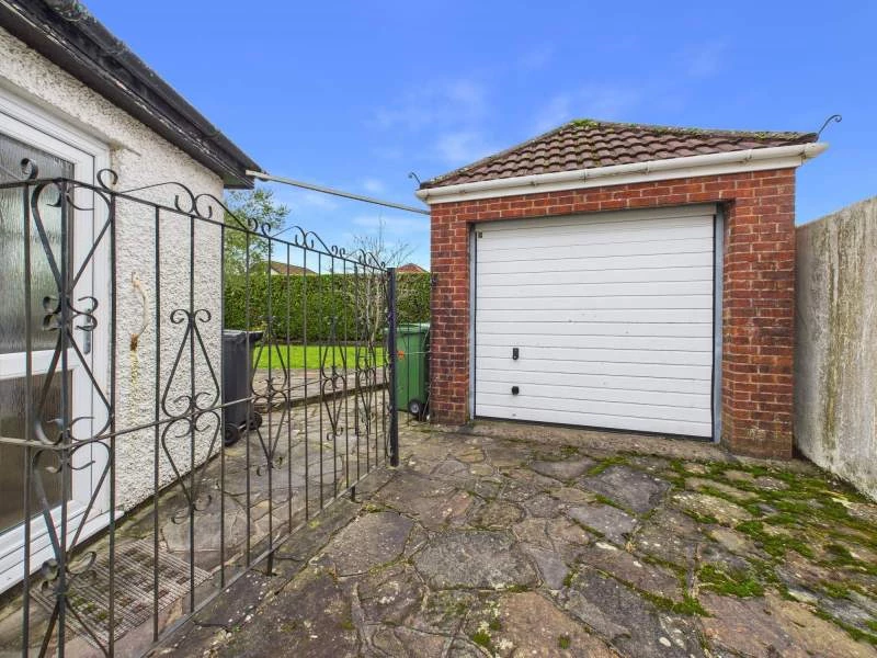 Detached Garage/Workshop