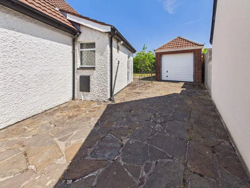Detached Garage/Workshop