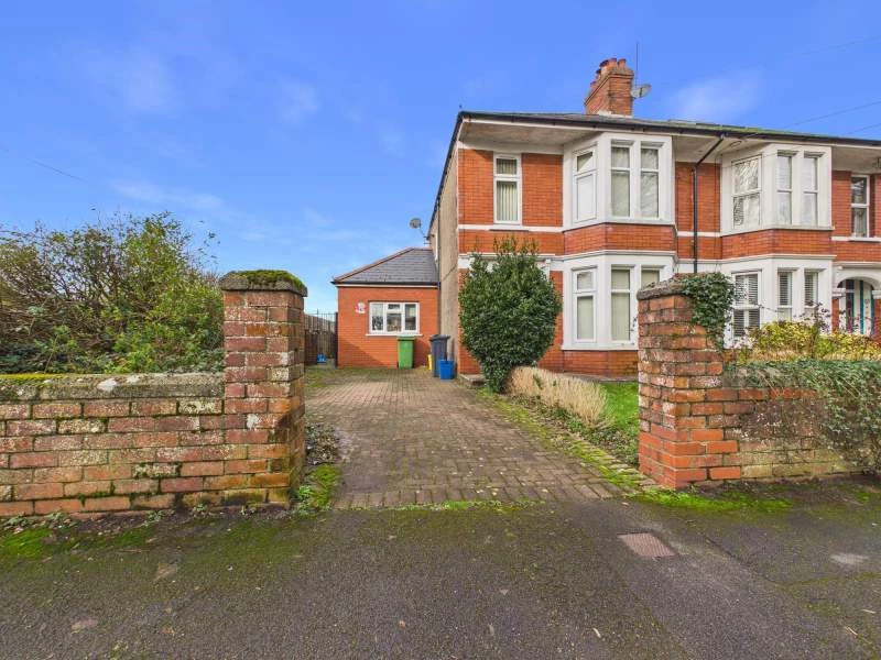 Driveway & Front Entrance