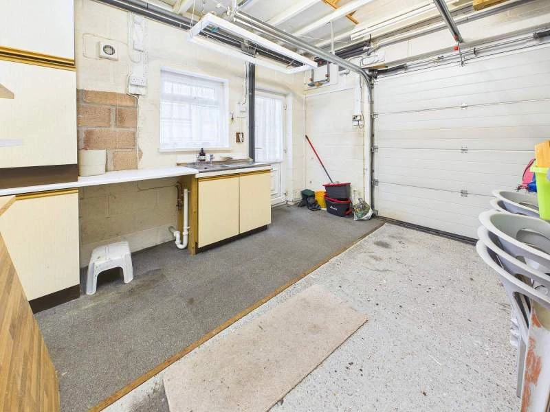 Garage/Utility Room