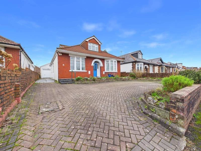 Driveway & Front Entrance