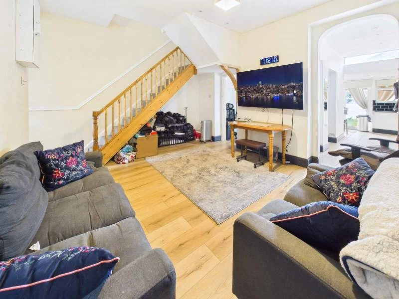 Principal Reception Room Second Angle