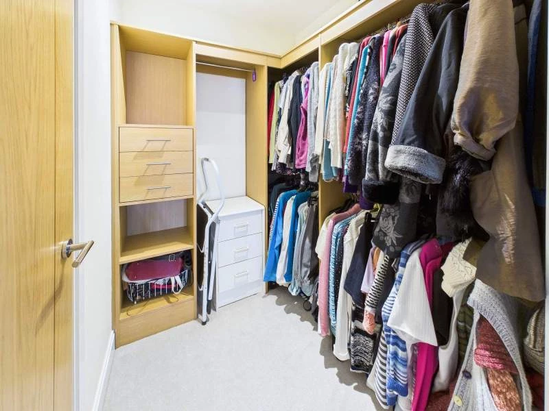 Walk-in Wardrobe