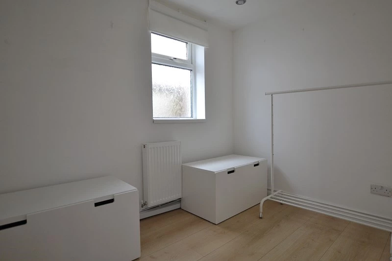 Bedroom 2/Study