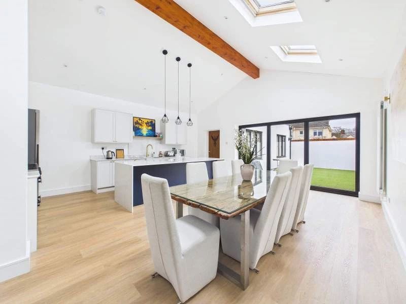 Kitchen/Dining Area