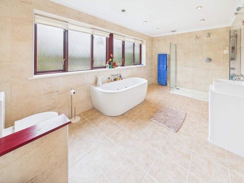 En Suite Bathroom to Bedroom 1