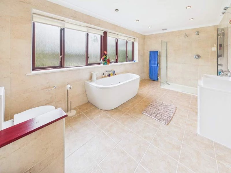 En Suite Bathroom to Bedroom 1