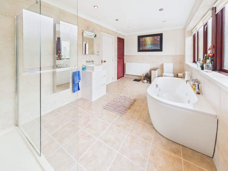 En Suite Bathroom to Bedroom 1