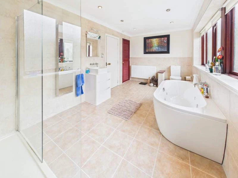 En Suite Bathroom to Bedroom 1