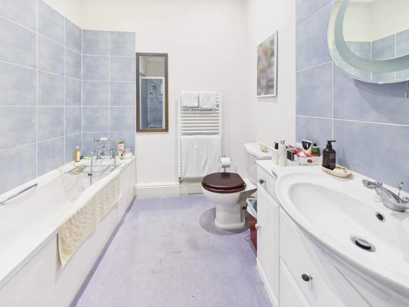 Bath/Shower Room