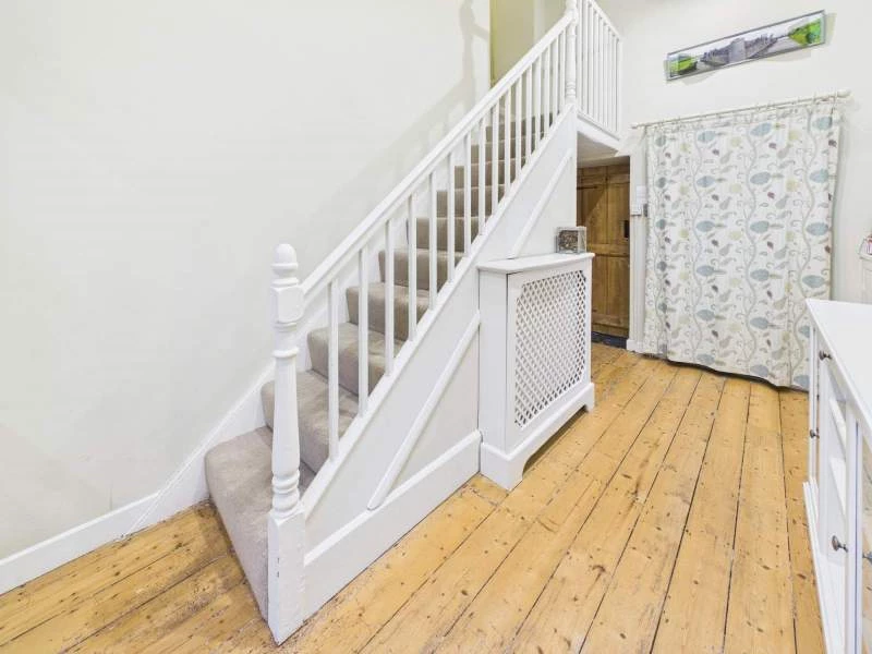 Entrance hallway Cottage 1