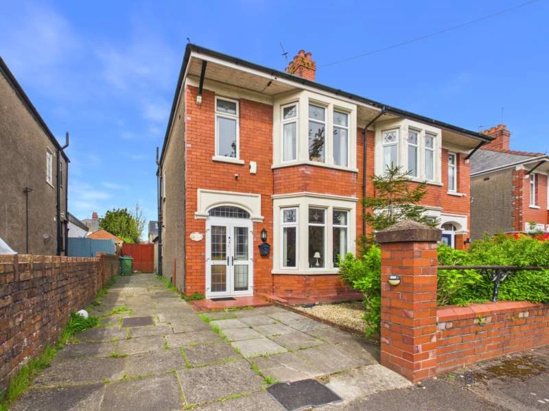 Driveway & Front Entrance