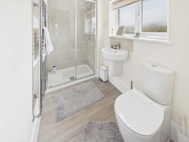 En Suite Shower Room to Bedroom 1