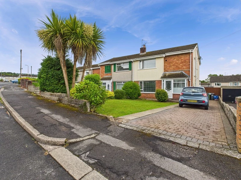Driveway & Front Entrance