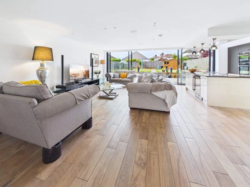 Principle Reception/Kitchen/Breakfast Room