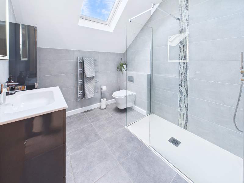 En Suite to Bedroom 1
