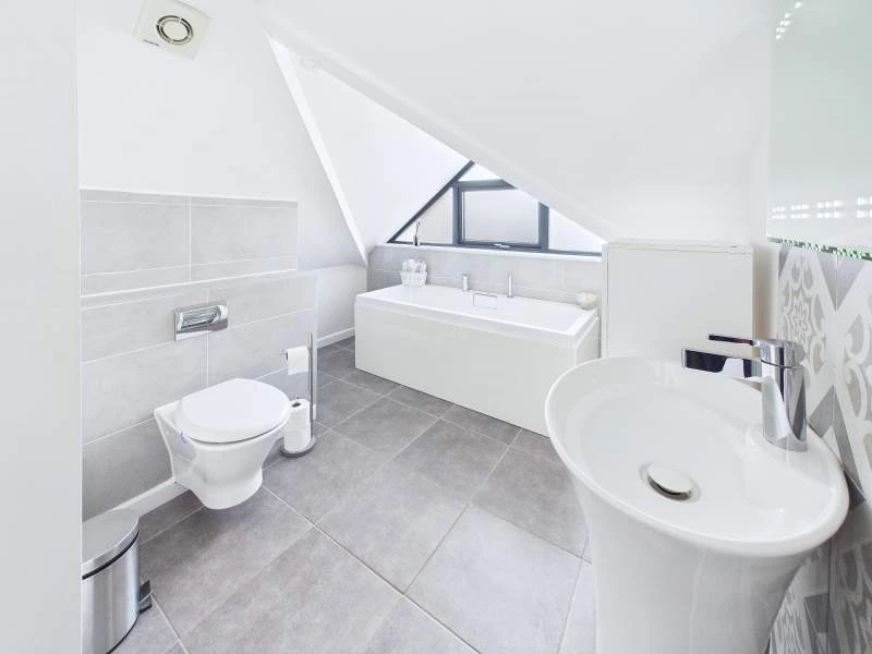 En Suite to Bedroom 2