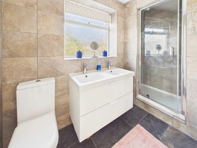 En Suite Shower Room to Bedroom 1