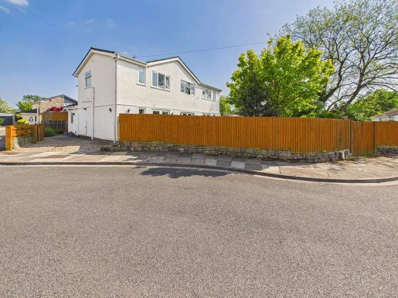 Driveway & Front Entrance