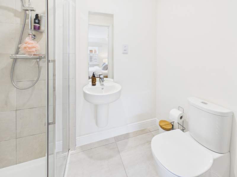En Suite Shower Room to Bedroom 1