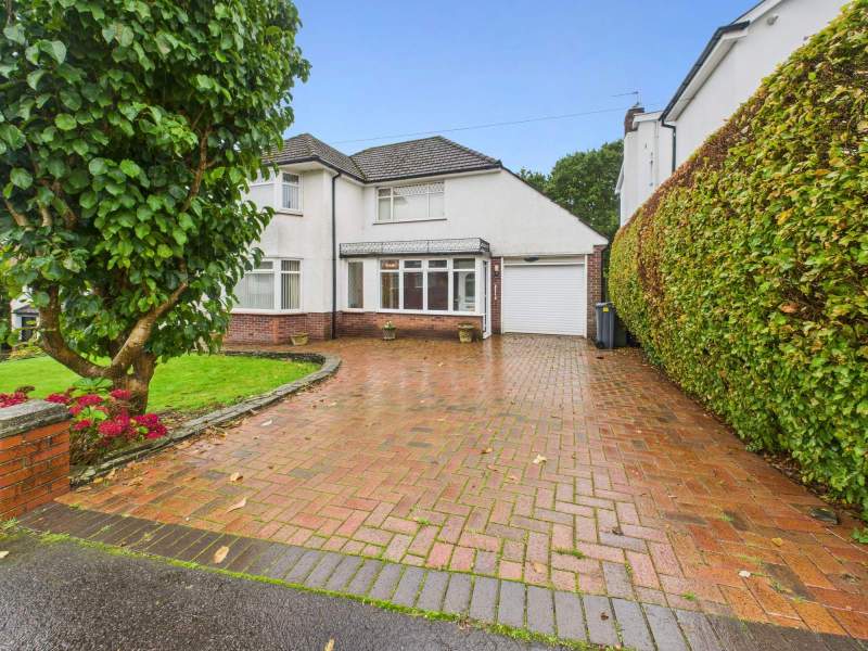 Driveway & Front Entrance