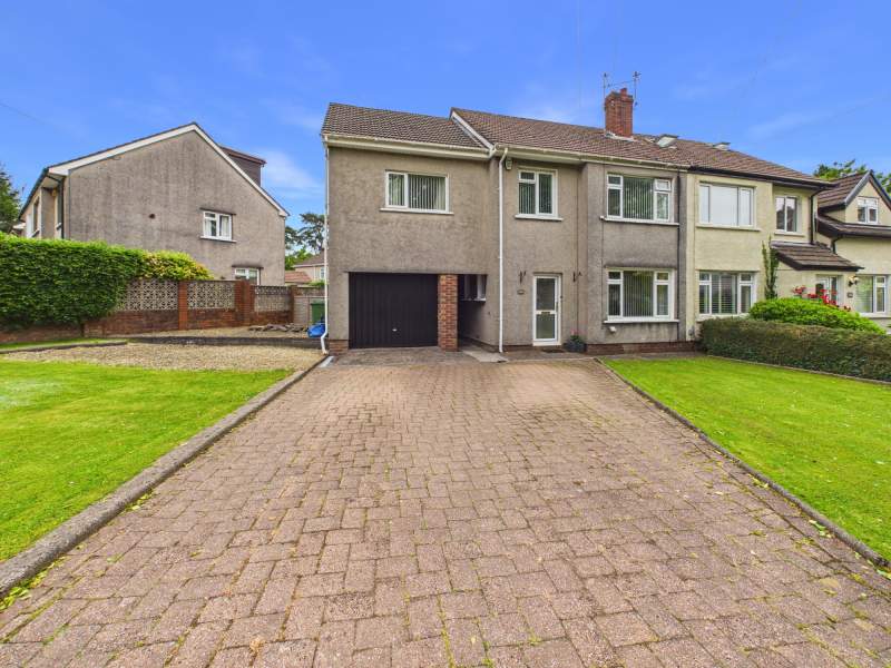 Driveway & Front Entrance