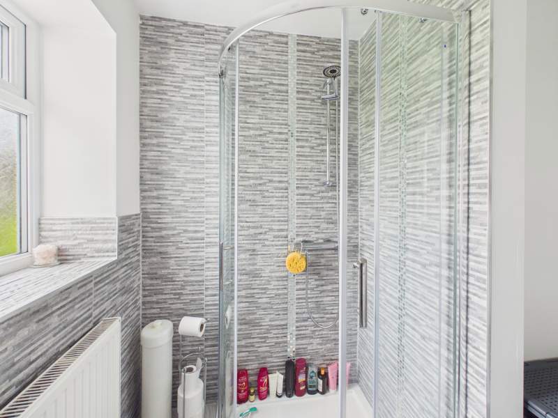 En Suite Shower Room to Bedroom 1