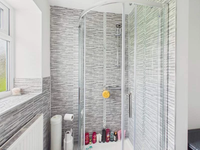 En Suite Shower Room to Bedroom 1