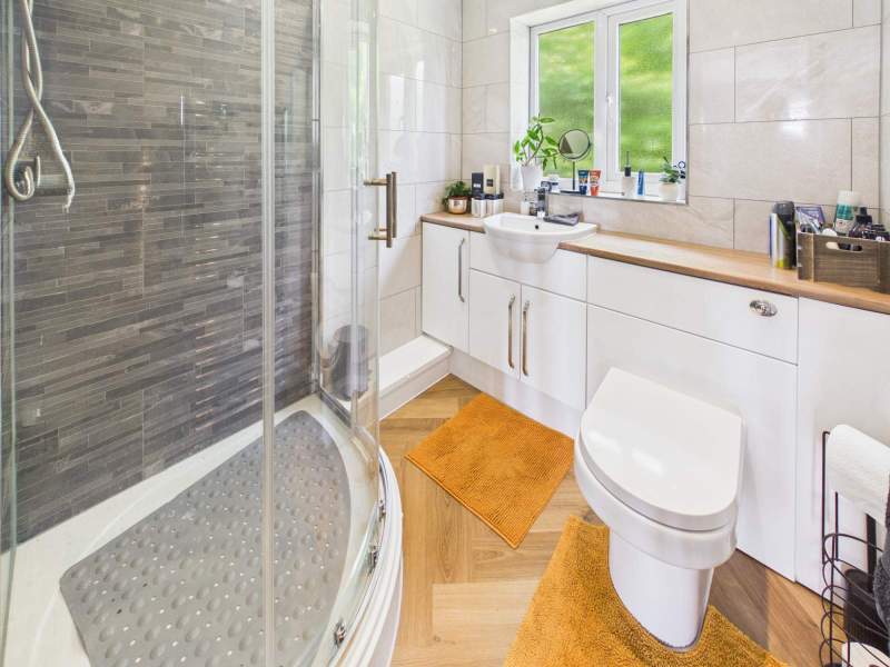 En Suite Shower Room to Bedroom 1