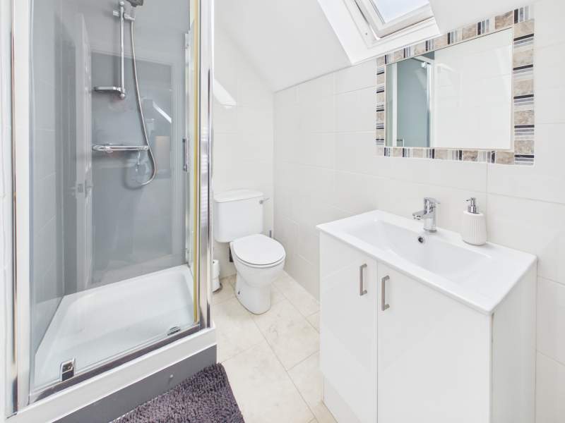 En Suite Shower Room to Bedroom 1