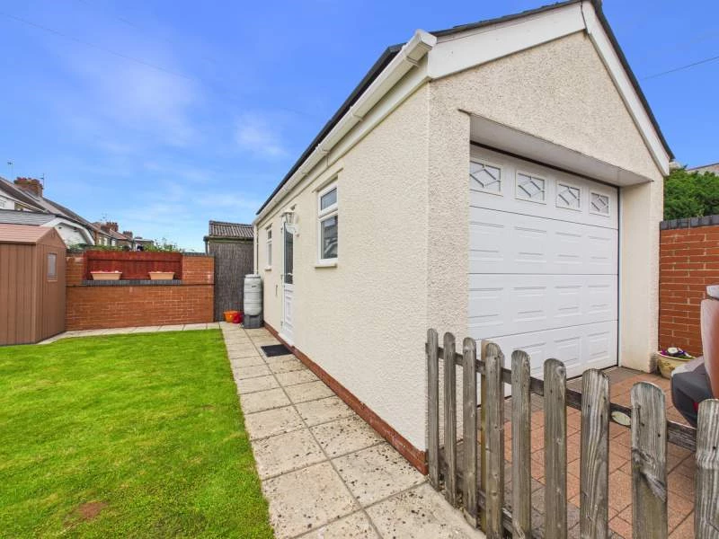 Garage & Driveway
