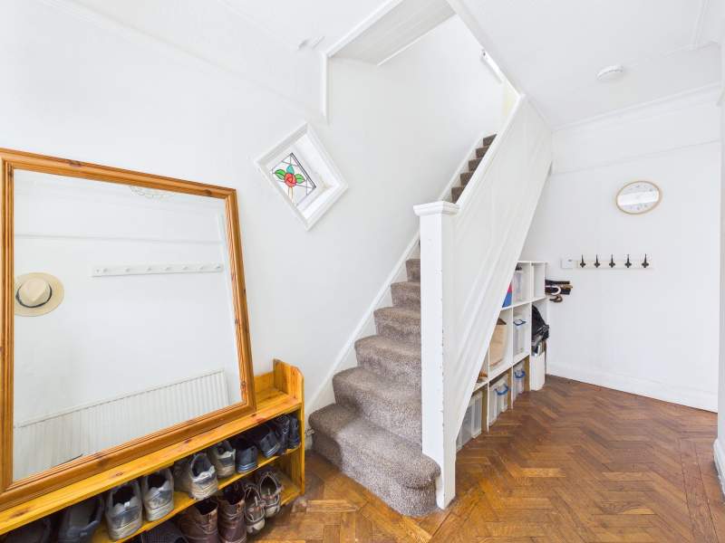 Entrance hallway second angle