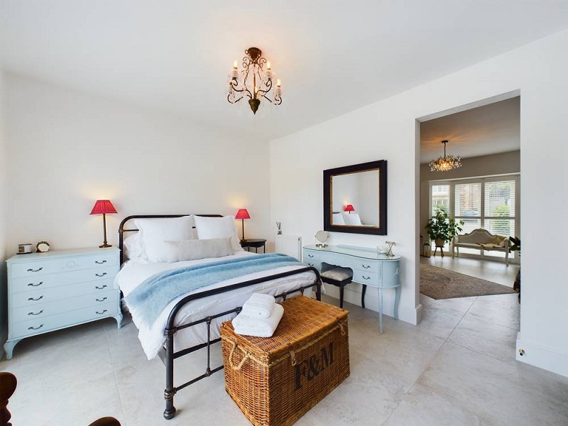 En Suite to Bedroom 2