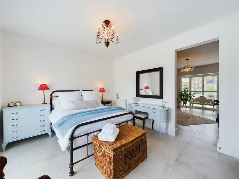 En Suite to Bedroom 2