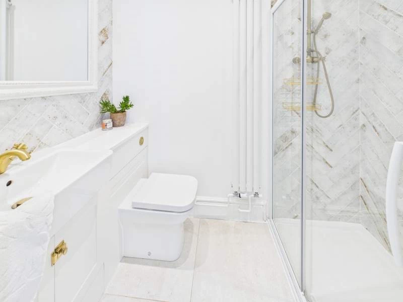 En Suite Shower Room to Bedroom 3