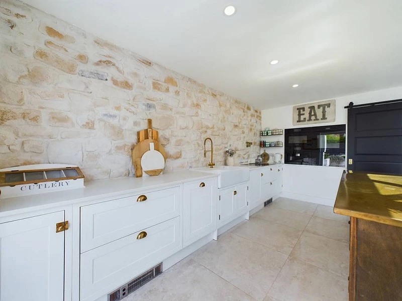 Kitchen and breakfast room