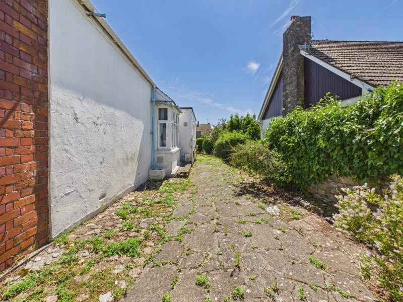 Side driveway