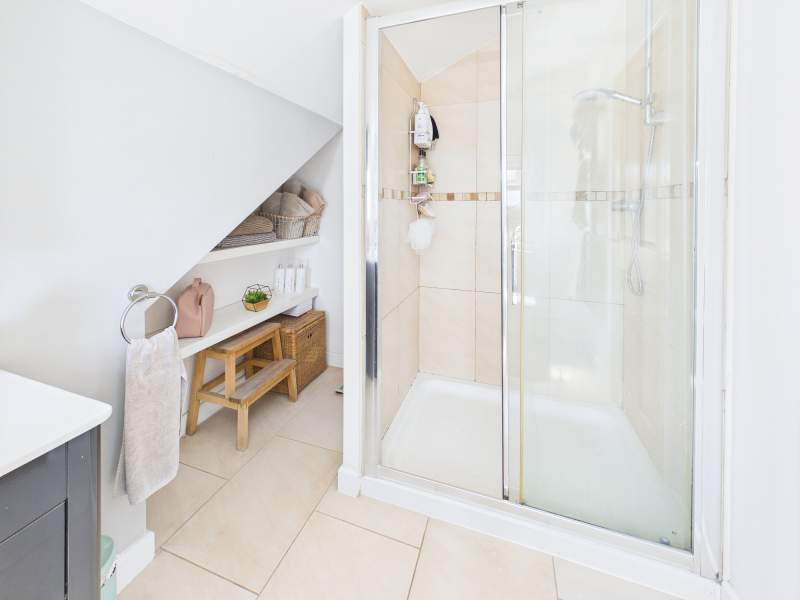 En Suite Shower Room to Bedroom 1
